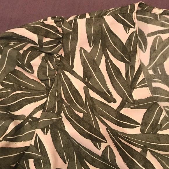 Whit Mary Wrap Top Size Medium NWOT - Picture 7 of 8